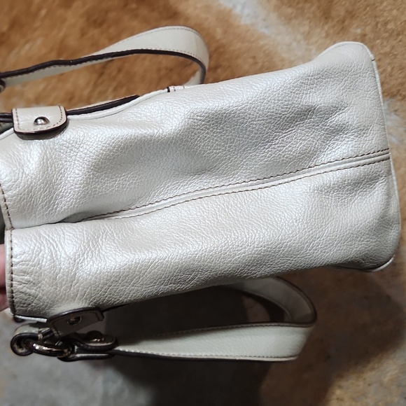 Tignanello Pebble Pearl Leather Shoulder Bag - Picture 12 of 15